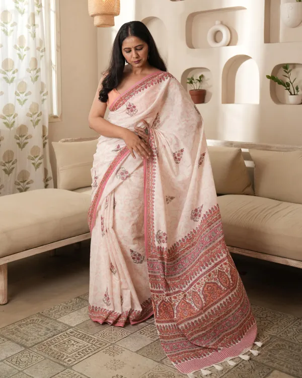 White_Peach_Cotton_Hblock_Print_Mul_Saree_With_Tassels_For_Women